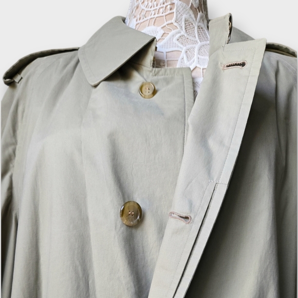SOLD❤️Burberrys' 46 Mint Regular Mens Long Trench Coat Plaid Lined - Picture 6 of 15